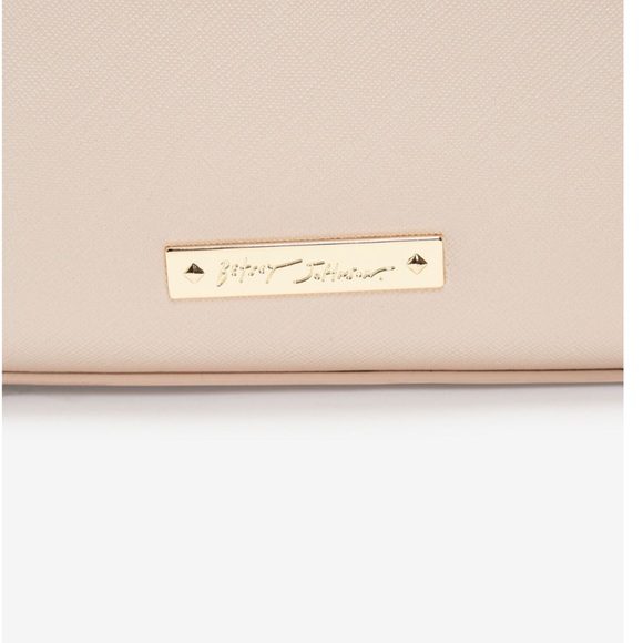 NEW BETSEY JOHNSON XO Kyla Crossbody Purse handbag Bag Oatmeal - Picture 4 of 7